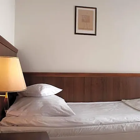 Готель Edison Lotnisko Lawica 3*
